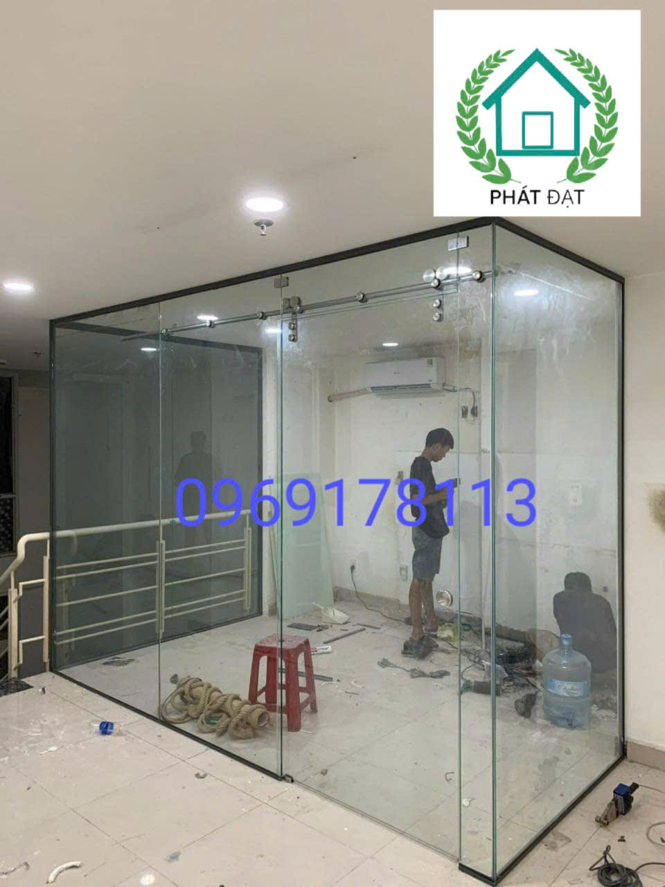 Vách kính cường lực